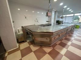 Venta local comercial equipado para pescadería + Furgón isotermo Mercedes photo 0