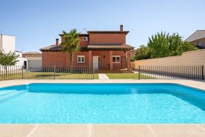 ¡Vive el sueño de la casa perfecta en Cabanillas del Campo! photo 0