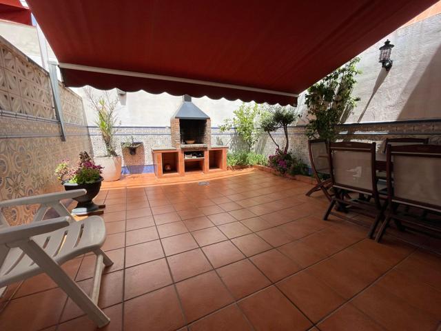 Amplia Casa en el Centro de Sant Boi de Llobregat - Ideal para Entrar a Vivir photo 0