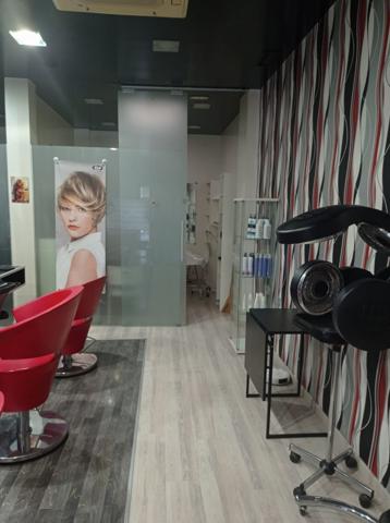 Traspaso de peluquería perfectamente acondicionada en el centro de Elda. photo 0