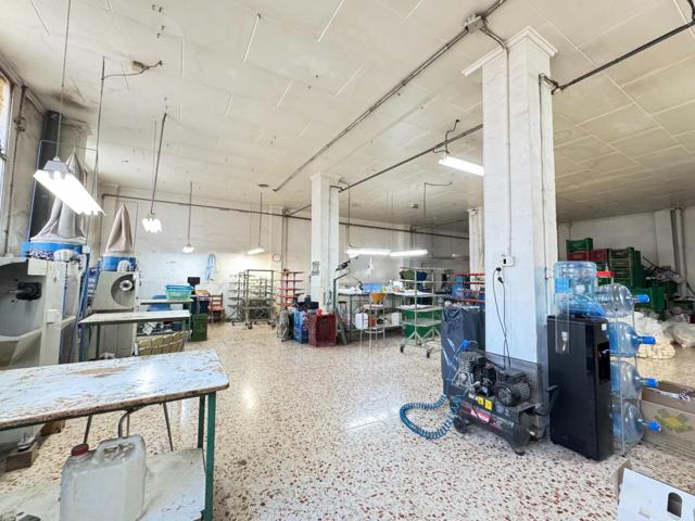 ESTUPENDO LOCAL COMERCIAL ESQUINA IDEAL PARA CONVERTIR EN VIVIENDA photo 0