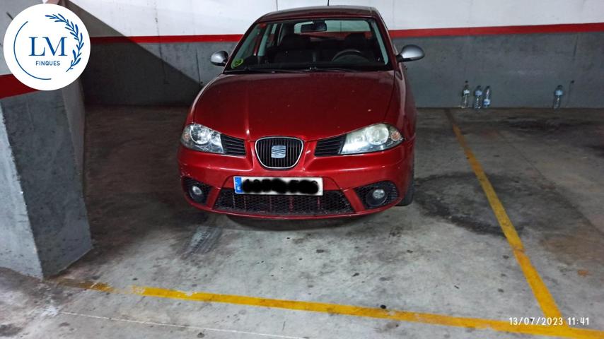Plaza de parking en venta, amplia coche grande y Motos photo 0