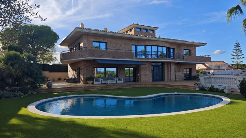 Exclusivo chalet en venta en la zona del Tennis photo 0