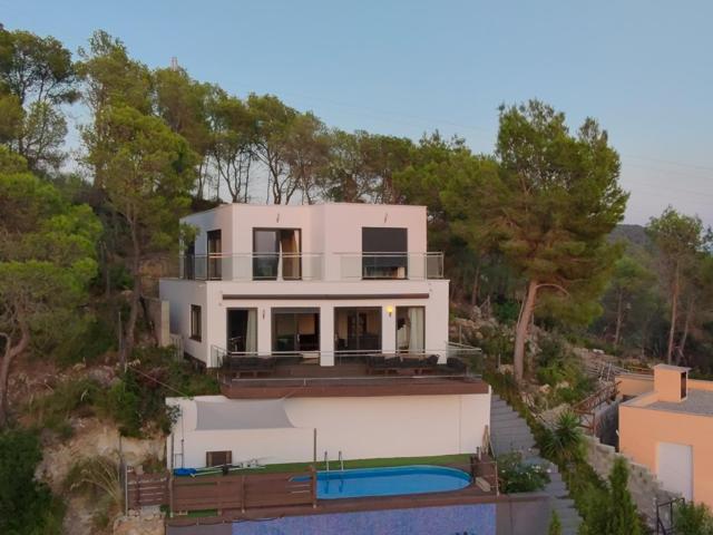 Chalet con vistas y piscina en venta photo 0