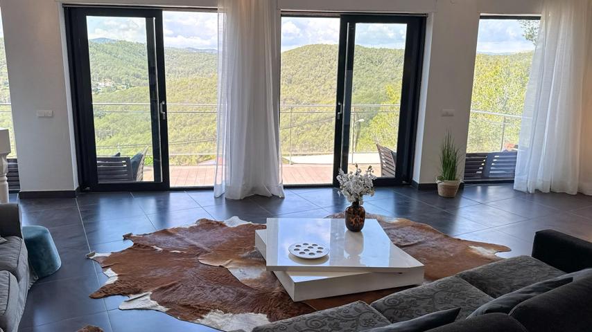 Chalet con vistas y piscina en venta photo 0
