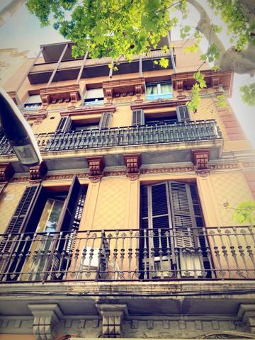 Conjunto de vivienda + local en venta en el corazón de Sants (Barcelona) photo 0