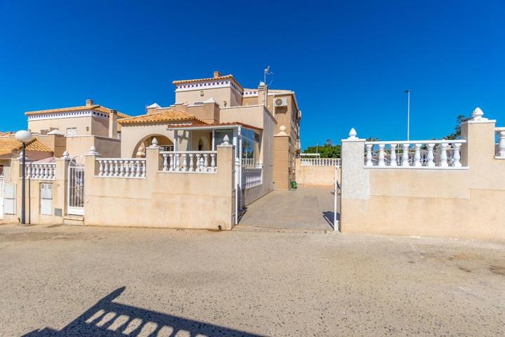 Altos de la Bahía VII, Adosado en esquina listo para entrar a vivir con jardín y terraza acristalada photo 0