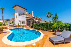 Torrestrella, Hermoso chalet independiente, 4 dormitorios, piscina privada y cochera photo 0