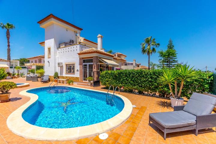 Torrestrella, Hermoso chalet independiente, 4 dormitorios, piscina privada y cochera photo 0
