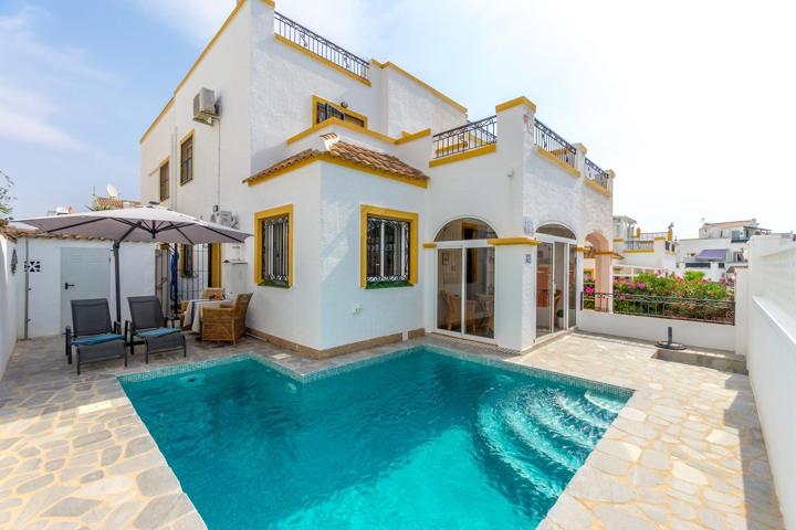Dream Hills — Encantador Adosado tipo Quad con piscina privada, 3 dormitorios photo 0