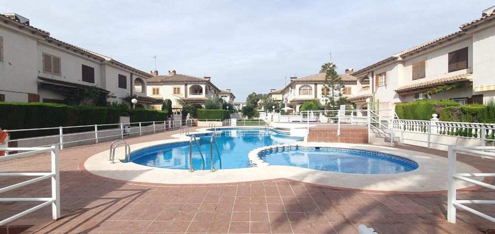 BUNGALOW CON JARDIN EN ESQUINA Y PISCINA COMUNITARIA photo 0