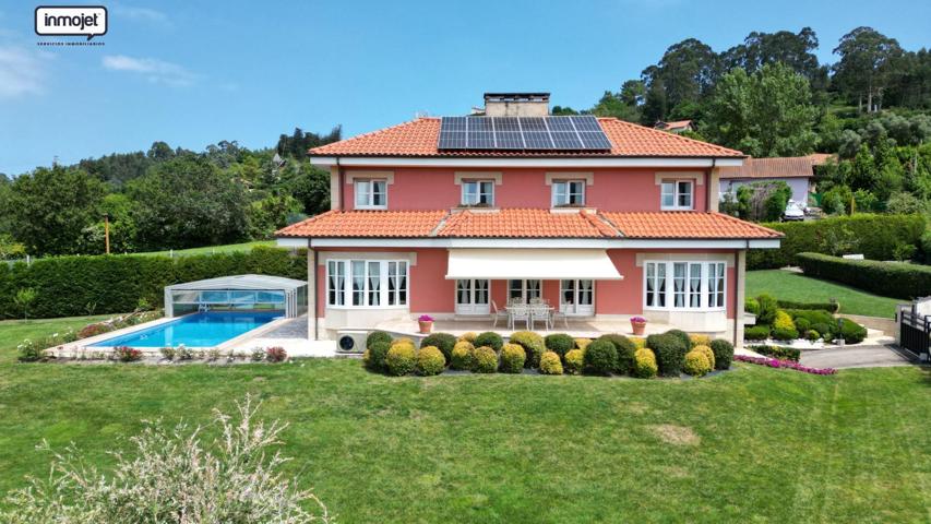 Chalet individual con jardín y piscina a la venta en Gijón, Asturias photo 0