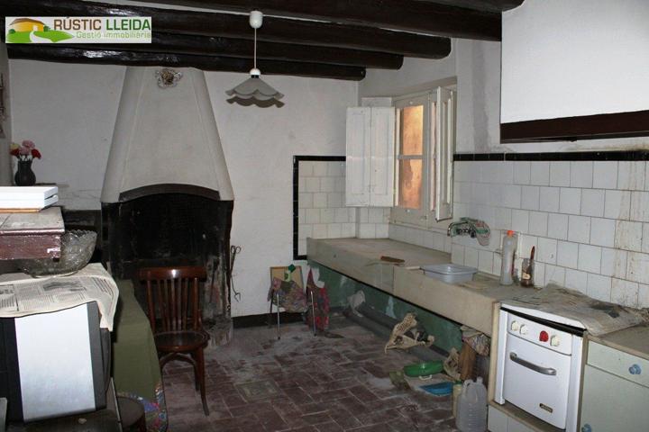 CASA (DE UNOS 452 M2) EN LOS ALREDEDORES DE TÀRREGA. photo 0