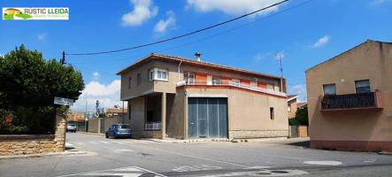 CASA (DE UNOS 544 M2) CON PATIO (DE UNOS 250 M2) EN SANTA COLOMA DE QUERALT. photo 0