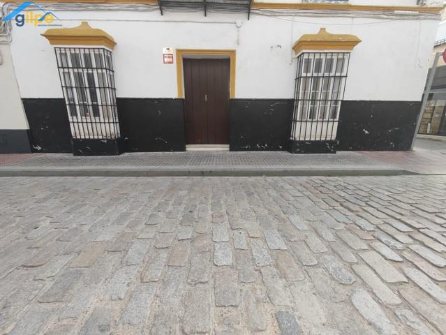 GRAN PISO BAJO EN LA CALLE SAN SEBASTIAN CON PATIO photo 0