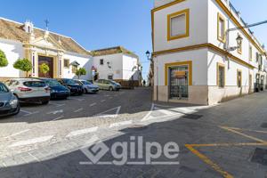Exclusiva vivienda en venta, frente a la Iglesia de San Miguel en Marchena photo 0