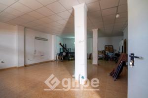 Edificio en venta en Marchena photo 0