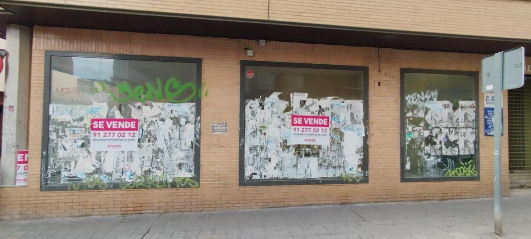 Se vende local en esquina en calle peatonal , calle Trabajo photo 0
