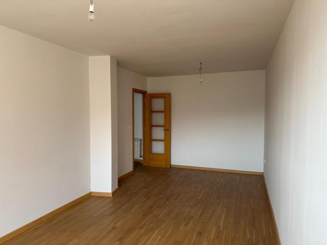 Se vende vivienda para entrar a vivir en el centro de La Cisterniga photo 0