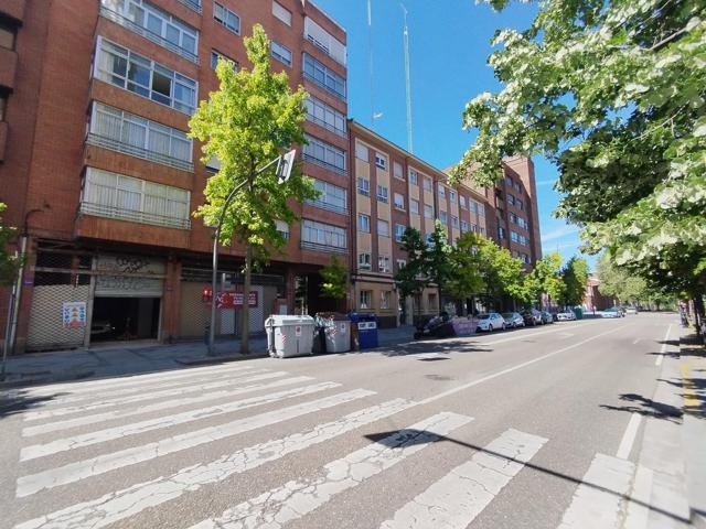 Amplio piso en zona Estaciones de Valladolid photo 0