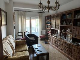 Se vende piso de 4 dormitorios con garaje en la calle Curtidores photo 0