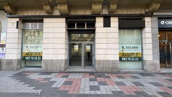 Excelente local muy amplio en calle Miguel Iscar photo 0