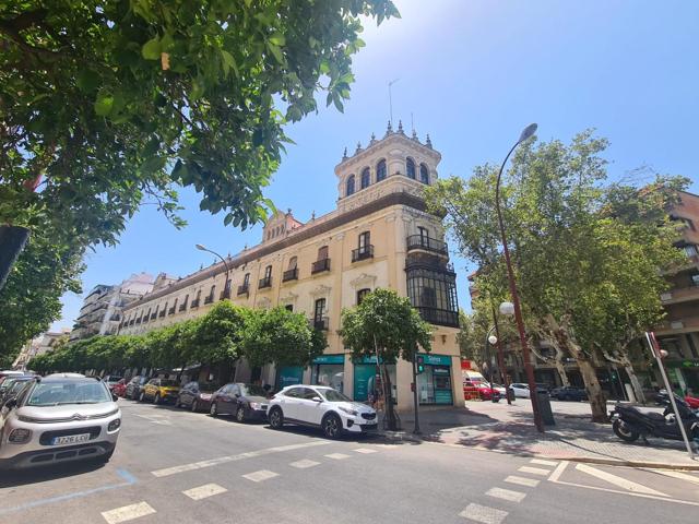 Oficina En alquiler en Arenal - Museo, Sevilla photo 0