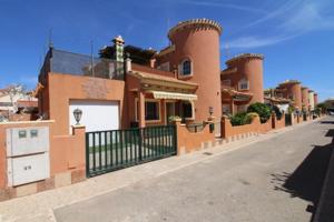 Unifamiliar En venta en Playa Flamenca, Orihuela Costa photo 0