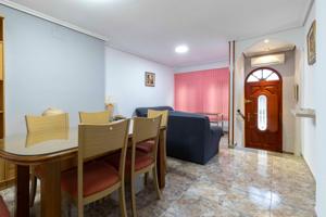 Planta baja reformada en el corazón de Torrent – Un hogar versátil con mucho que ofrecer. photo 0