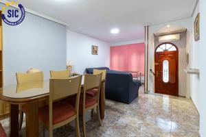 Planta baja reformada en el corazón de Torrent – Un hogar versátil con mucho que ofrecer. photo 0