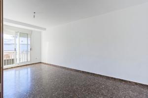 PISO EN ALQUILER EN PAIPORTA ENFRENTE DE MERCADONA - 2 HABITACIONES y BALCÓN photo 0