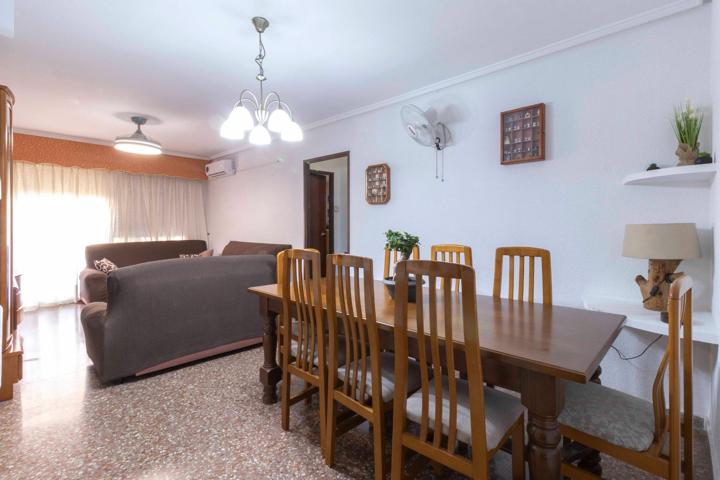 Exclusiva vivienda en Avenida Al Vedat – 4 habitaciones, balcón y ubicación privilegiada photo 0