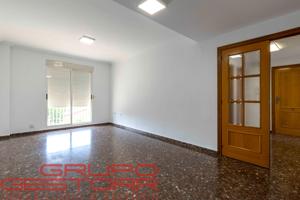 ESTUPENDO PISO DE ALQUILER EN CALLE AZORIN photo 0