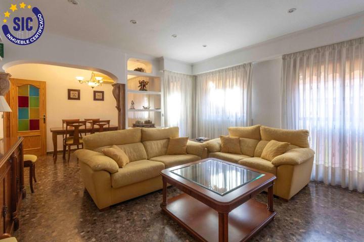 Se vende amplio piso en zona céntrica de Torrent photo 0