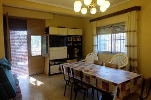 CHALET CON JARDIN EN VENTA EN URBANIZACION CALICANTO (GODELLETA) photo 0