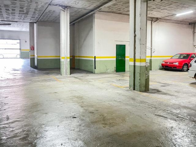 Amplia plaza de garaje en Venta con puerta automática photo 0