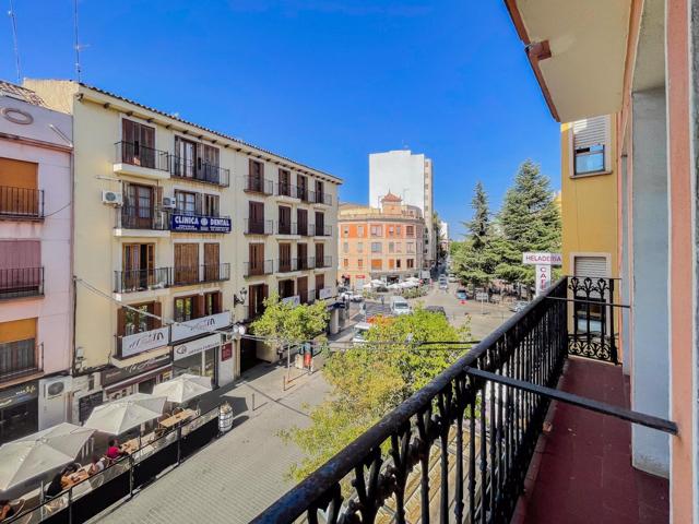 Te presentamos un espectacular dúplex en la Plaza El Portal, Requena photo 0