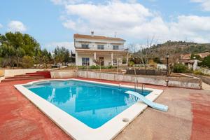 ¡Oportunidad Excepcional! Chalet Espacioso con Vistas Privilegiadas en Borriol! photo 0