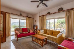 ¡Oportunidad Excepcional! Chalet Espacioso con Vistas Privilegiadas en Borriol! photo 0