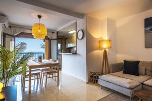 Apartamento en alquiler en el corazón de Port Saplaya photo 0