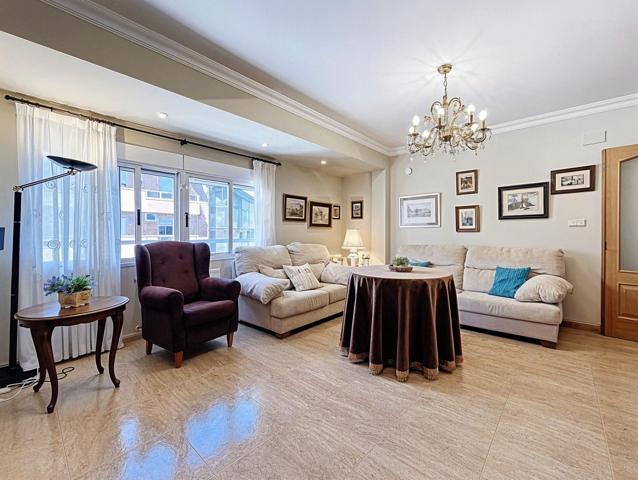 Luminoso y elegante piso en 7ª planta con trastero – ¡Para entrar a vivir! photo 0