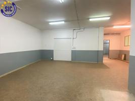 ✨Fantástico local comercial con excelente ubicación en Canals✨ photo 0