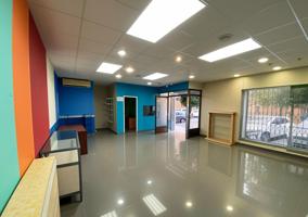 Local de 90 m2 con 2 escaparates en Av. José Vidal Canet – Carcaixent photo 0