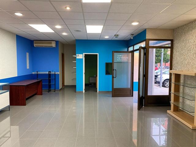 Local de 90 m² con 2 escaparates en Av. José Vidal Canet – Carcaixent photo 0