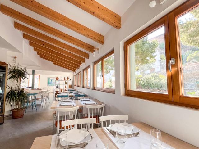 🍽️ Traspaso de restaurante + venta de edificio en Sagunto – Entorno natural con vistas despejadas photo 0