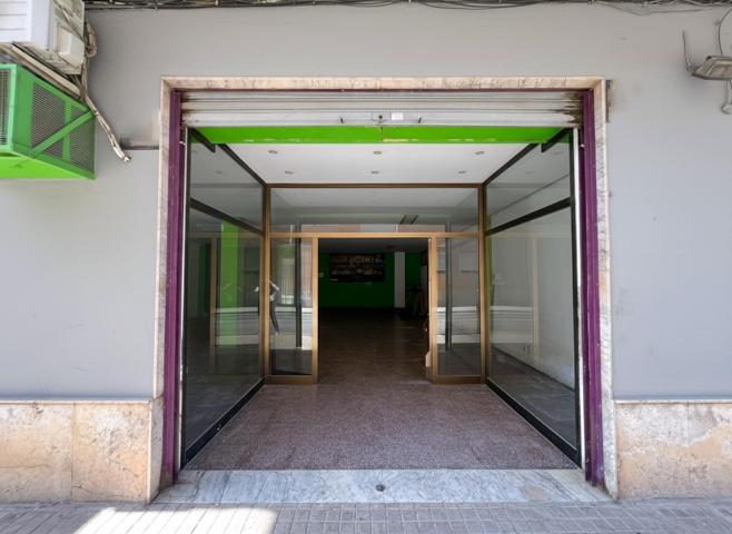 Ponemos a la venta una excepcional oportunidad de inversión o establecimiento de negocio: un amplio local comercial de 147 m 2 ubicado en la GRAN VIA DEL ESTE, la ubicación más visible y transitada photo 0
