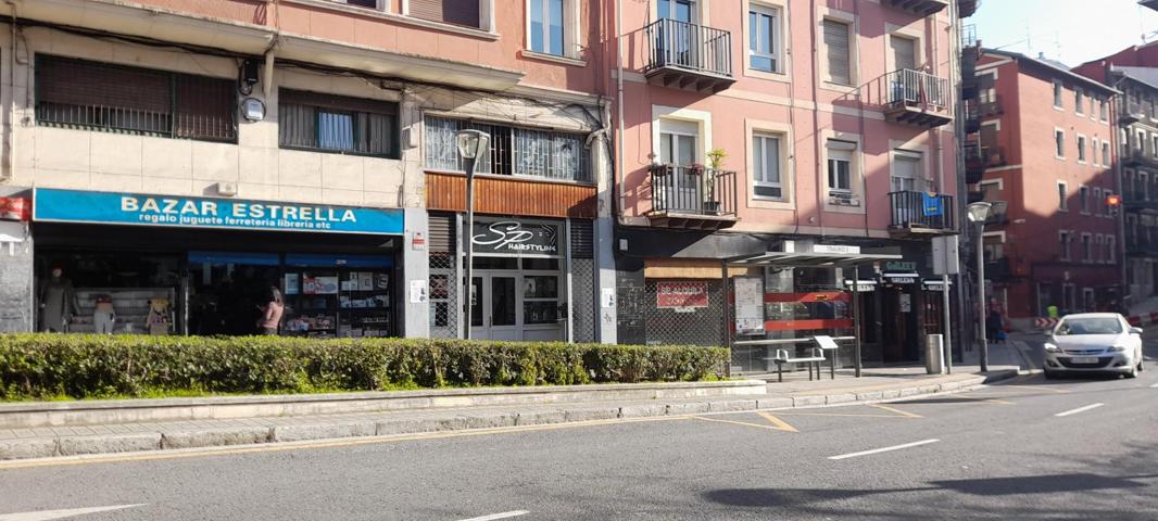 Venta de local comercial en Uribarri photo 0