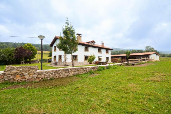 ¡Negocio rentable en plena naturaleza! Casa y negocio de hípica en funcionamiento photo 0