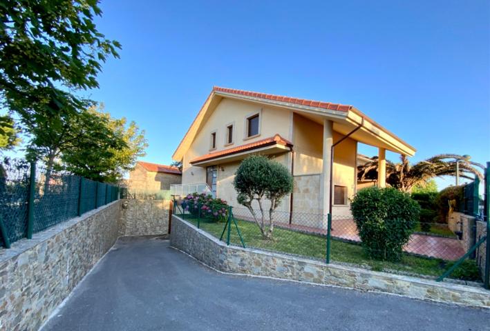 Exclusivo chalet de lujo en Loredo. photo 0