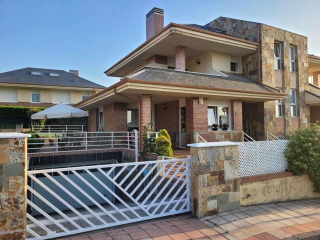 Impresionante Chalet Bifamiliar en Castro Urdiales photo 0